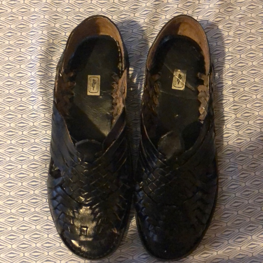 Black Men’s Huaraches size: 9 American/ 8 Mexico